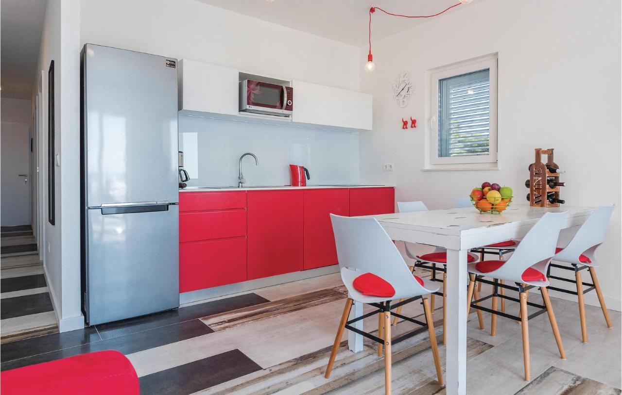 Cozy Apartment In Brodarica With Wifi Extérieur photo