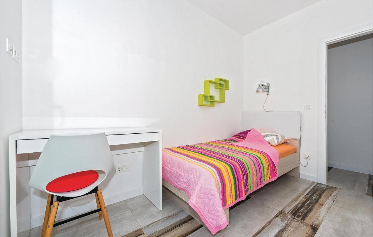 Cozy Apartment In Brodarica With Wifi Extérieur photo