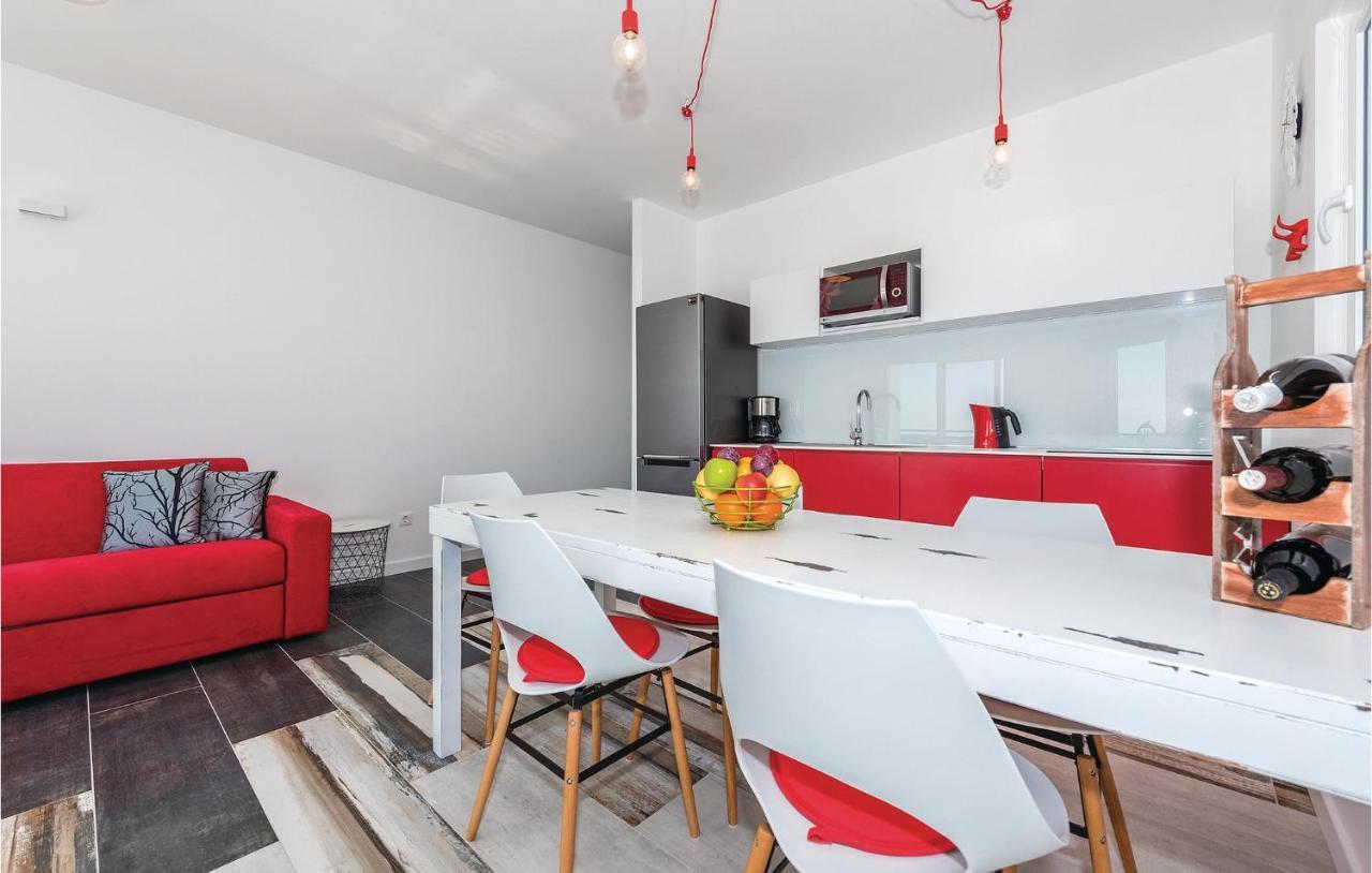 Cozy Apartment In Brodarica With Wifi Extérieur photo