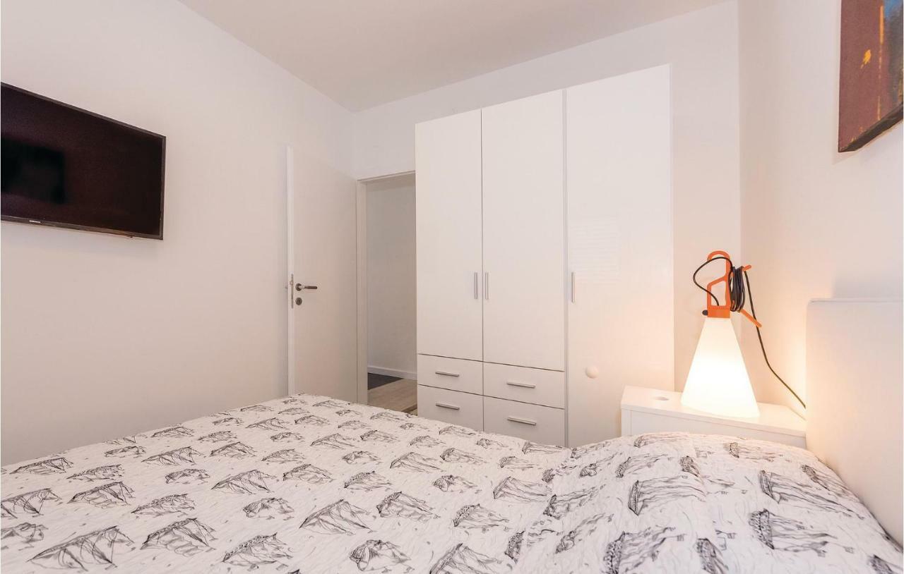 Cozy Apartment In Brodarica With Wifi Extérieur photo